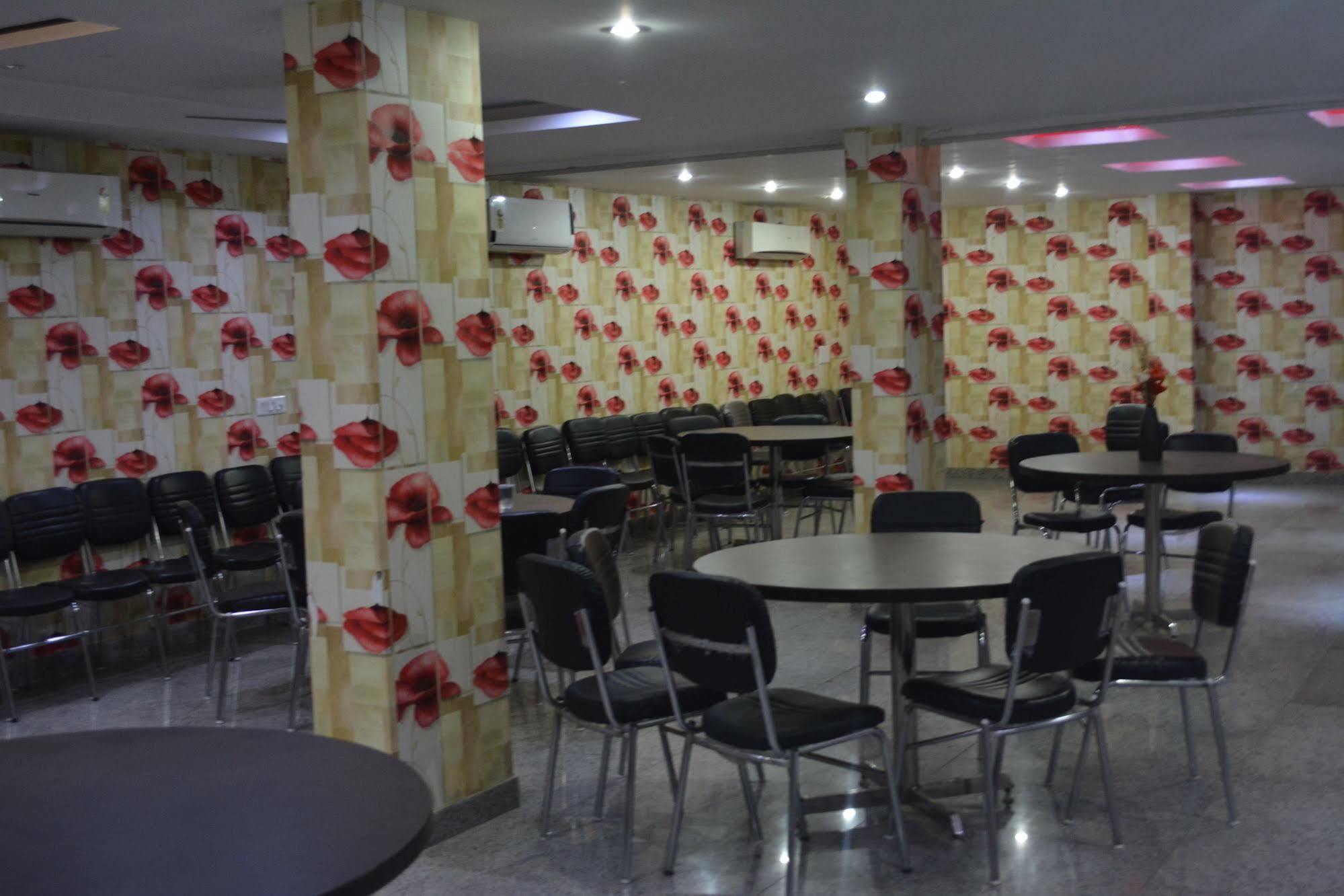 Fabexpress Lotus Palace Nova Deli Exterior foto